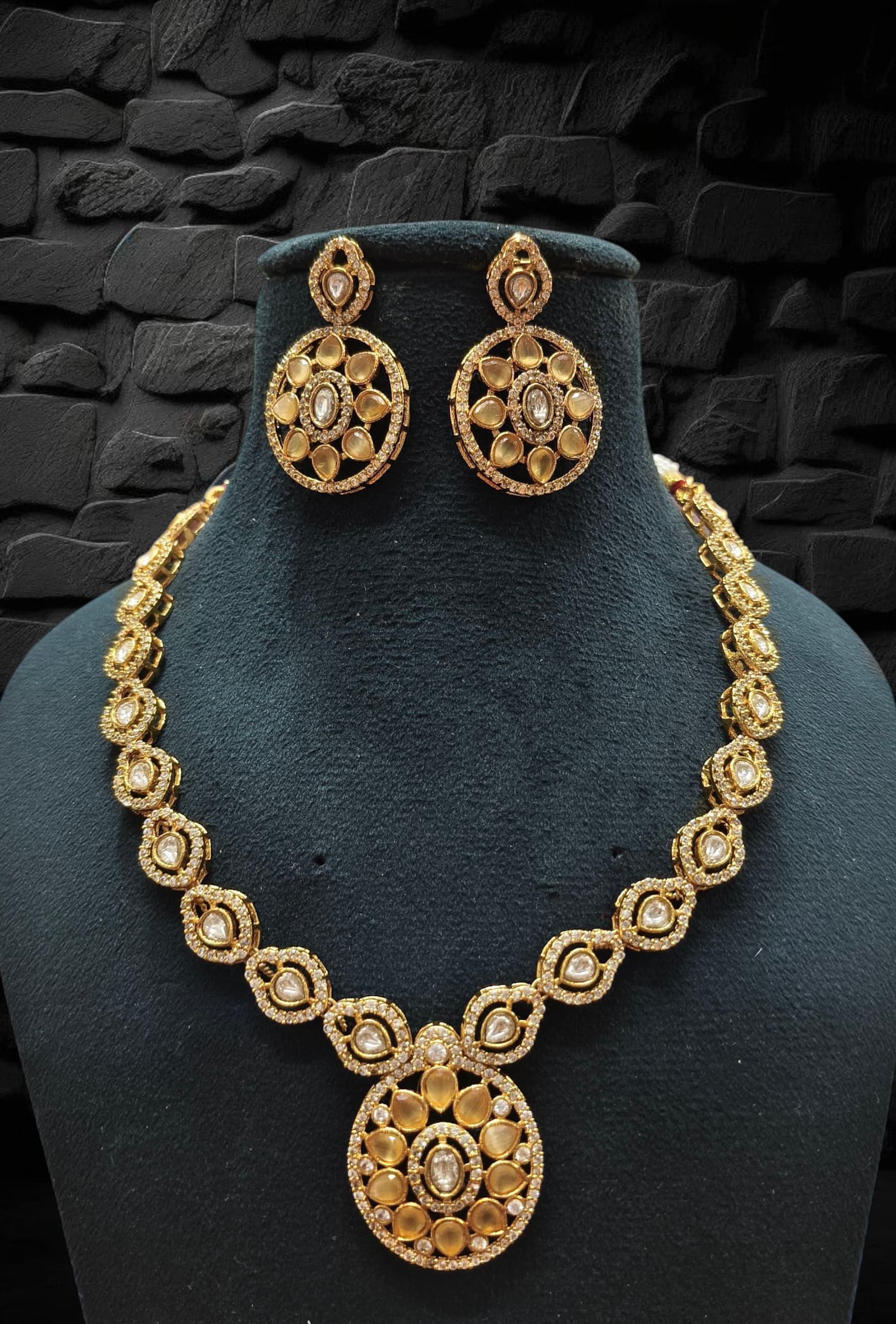 Matte Gold Round Polki Bridal Set